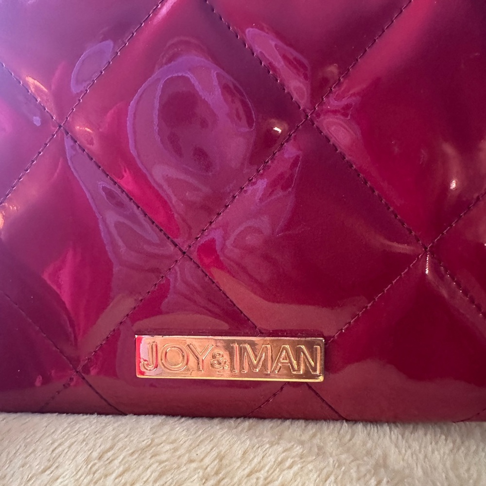 Joy & Iman Glossy Red Quilted wristlet - Picture 3 of 13